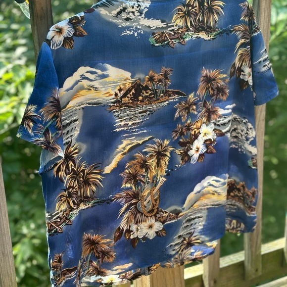 Hawaiian Bay Vintage Button Up - Picture 4 of 6